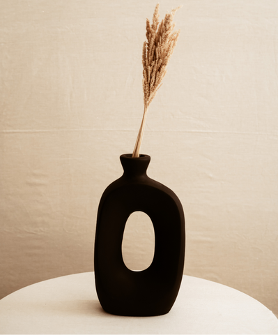 Black Kela vase
