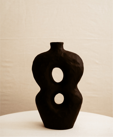 black Rahma vase